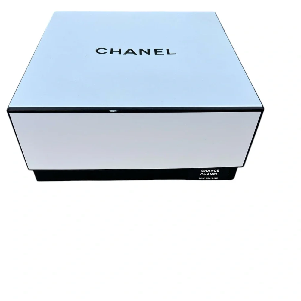 Chanel White and Black Box - Picture 2 of 4